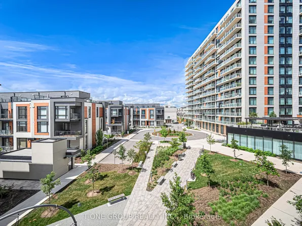 6 David Eyer Rd #313, Richmond Hill, ON L4S 0N5