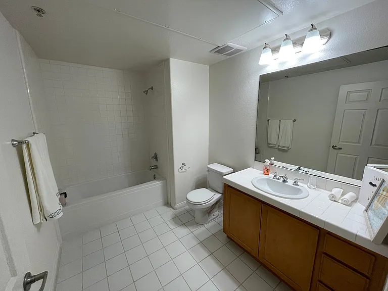 Glenoaks Villas — Photo 58