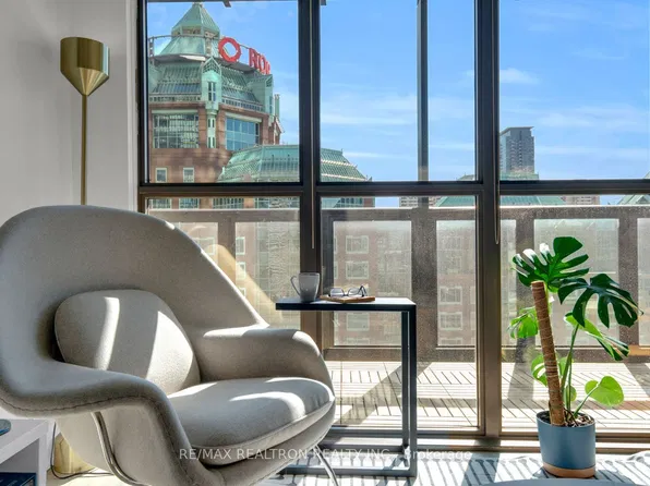 101 Charles St E #1311, Toronto, ON M4Y 0A9