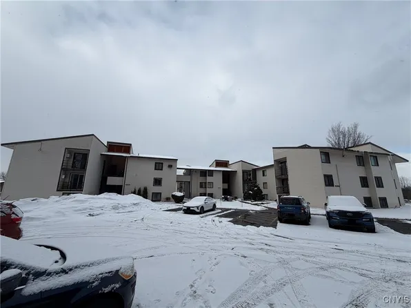 397 Village Blvd N, Baldwinsville, NY 13027