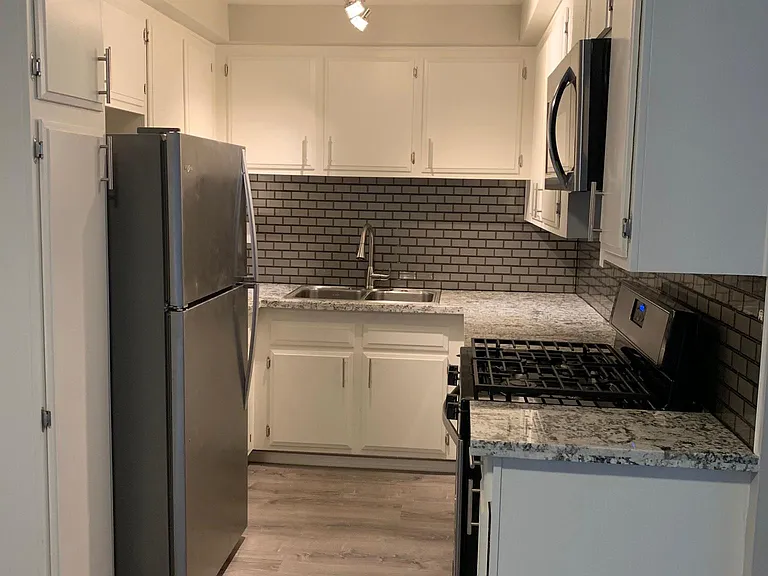 1 BEDROOM KITCHEN (REMODELED)