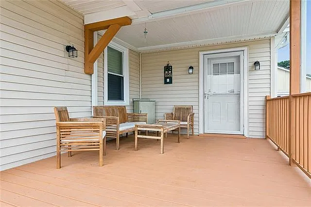 2220 Lloyds Ave — Photo 2
