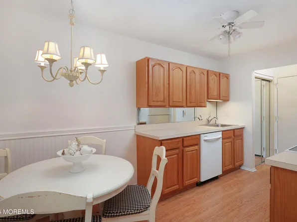 59 Amberly Drive Unit F, Manalapan, NJ 07726