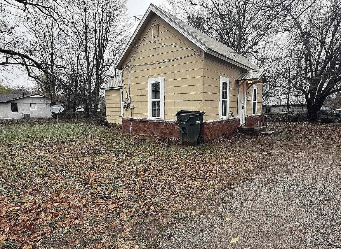 1-Bedroom Retreat at 1324 W. Maple St., Collinsville — Photo 2