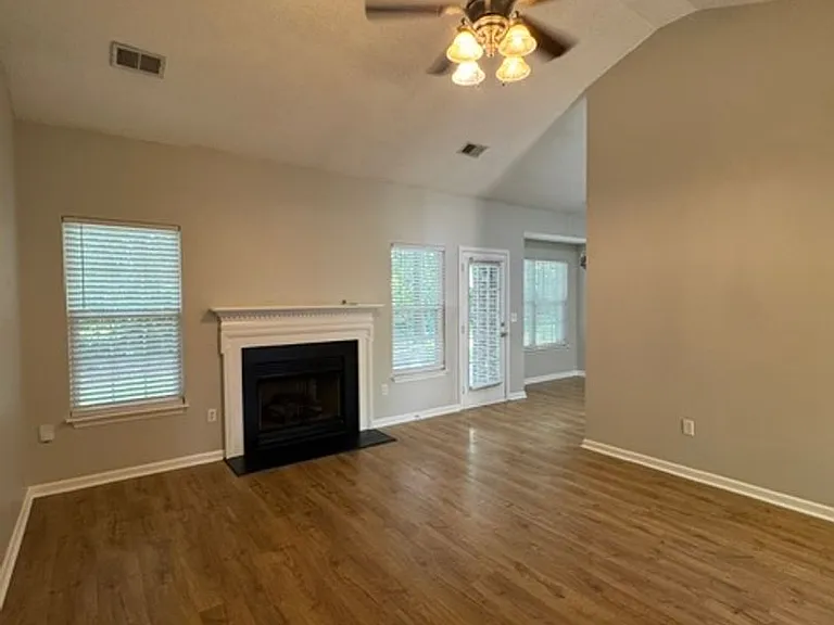 452 Sandpiper Dr — Photo 2