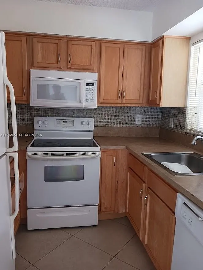 South Palm Place Condo — Photo 2