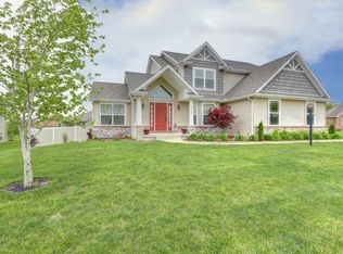 1212 White Oak Rd, Mahomet, IL 61853