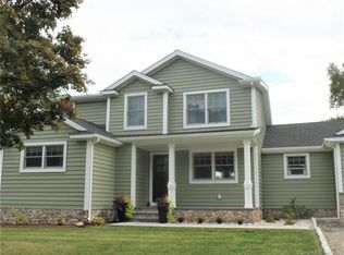 11 Shelbourne Rd, Trumbull, CT 06611