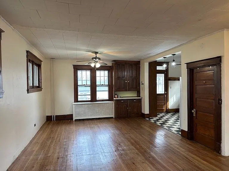 303 E Main St — Photo 4