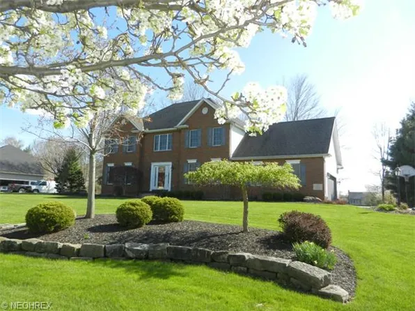 235 Topaz Cir, Canfield, OH 44406