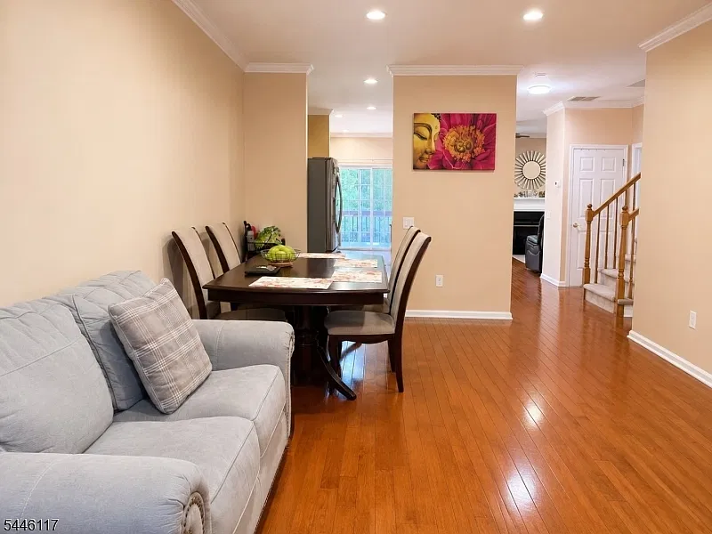 3 bed, 2.5 bath, 1930 sqft, $4,150 — Photo 4
