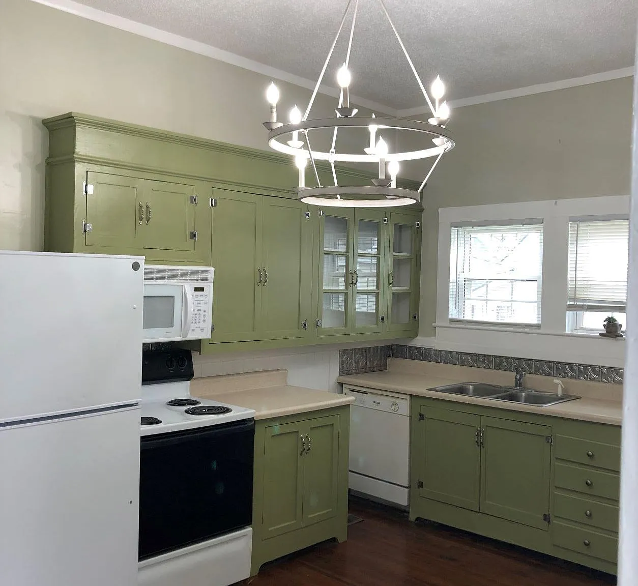2 bed, 1300 sqft, $1,575 — Photo 2