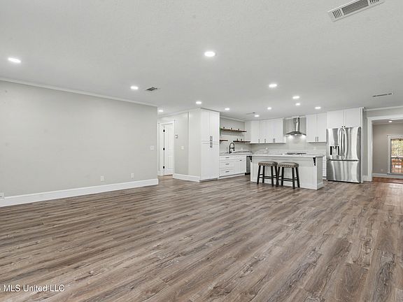 5th image of 3724 Dowlwood Rd