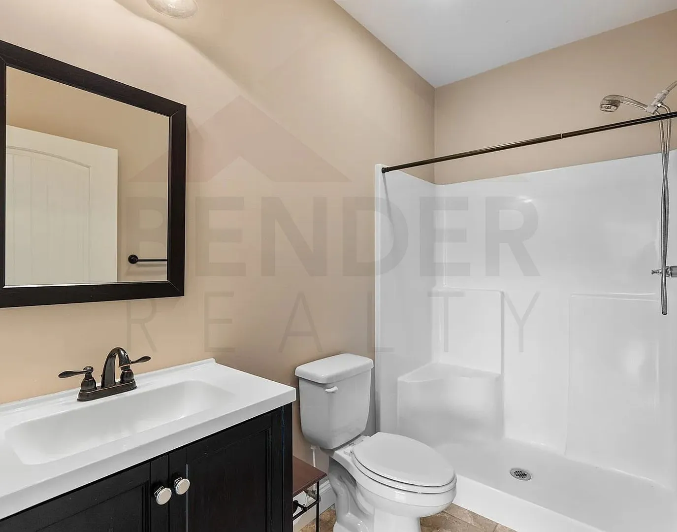 Gorgeous Fourplex Home - End Unit — Photo 4