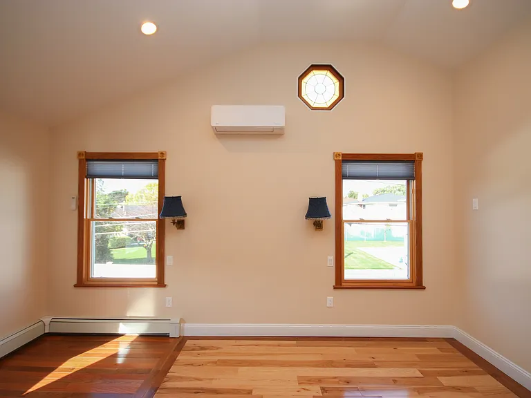 21 Silber Ave — Photo 17