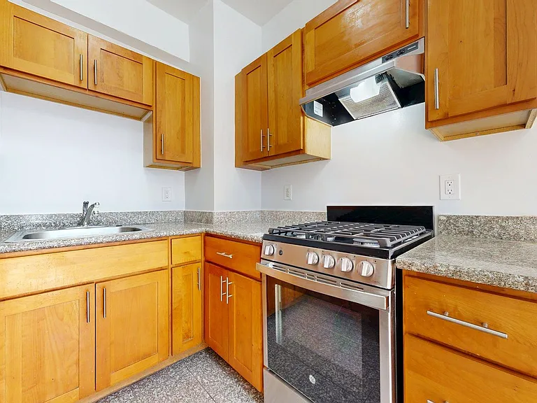 1060 Bush Street — Photo 8