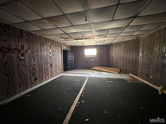 4th image of 102 Carrie St