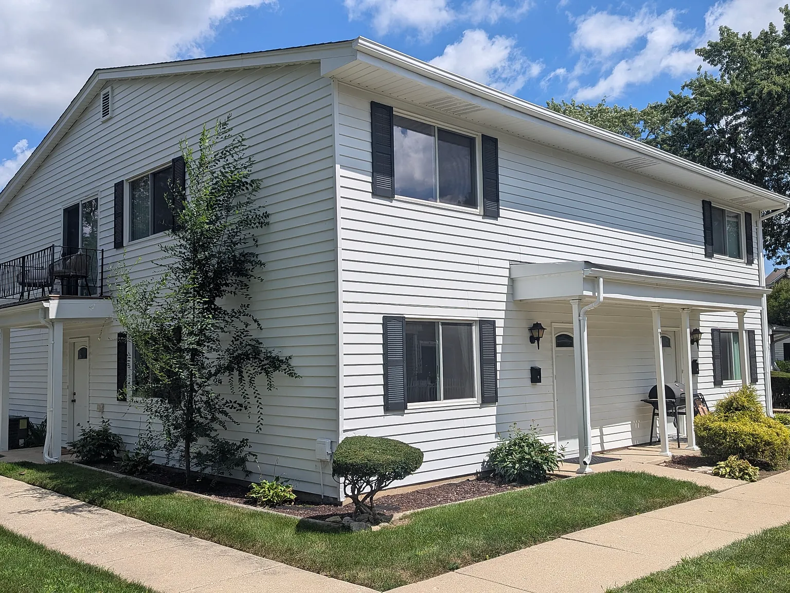 2 bed, 1000 sqft, $2,100 — Photo 1