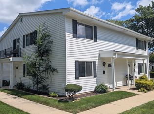 10S442 Echo Ln #3, Willowbrook, IL 60527