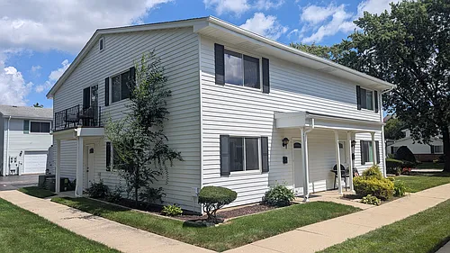 10S442 Echo Ln #3 Photo 1