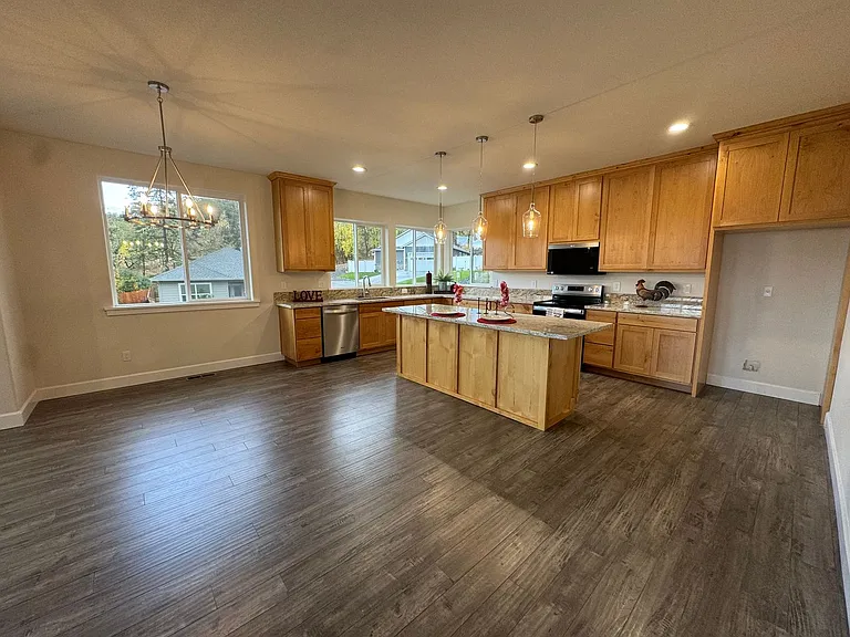 1811 NE Alameda Ave — Photo 6