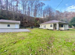 135 Bats Branch Rd, Elkview, WV 25071