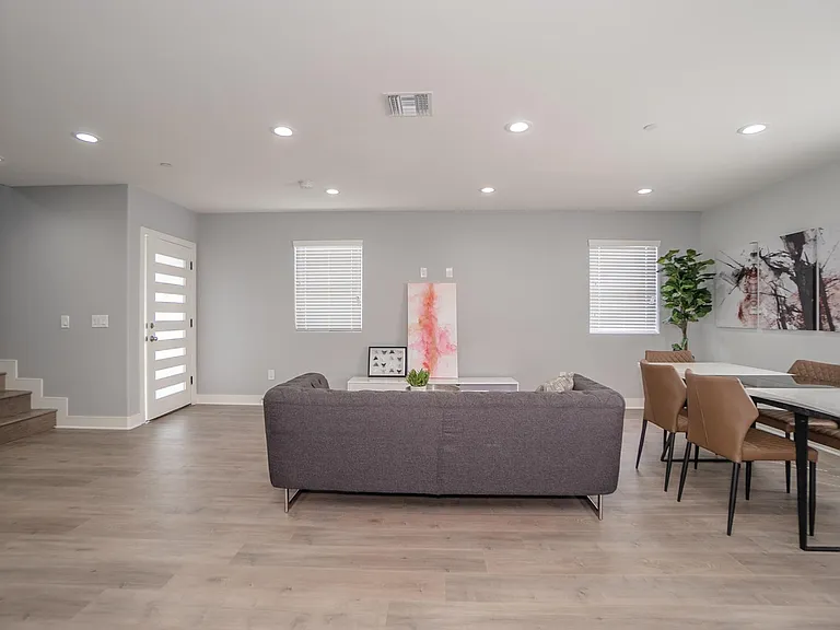 7199 S La Cienega Blvd — Photo 34
