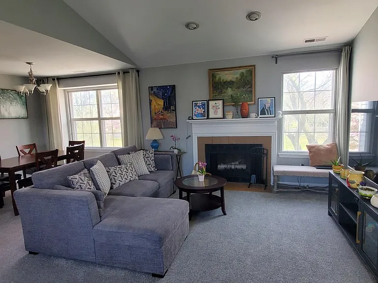 665 Rose Hollow Dr #B — Photo 5