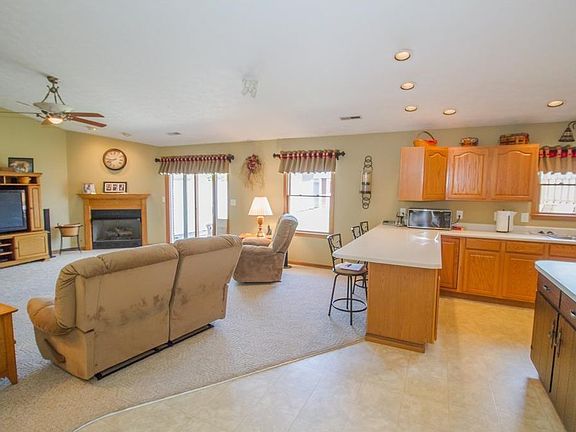 4th image of 770 Birchwood Dr