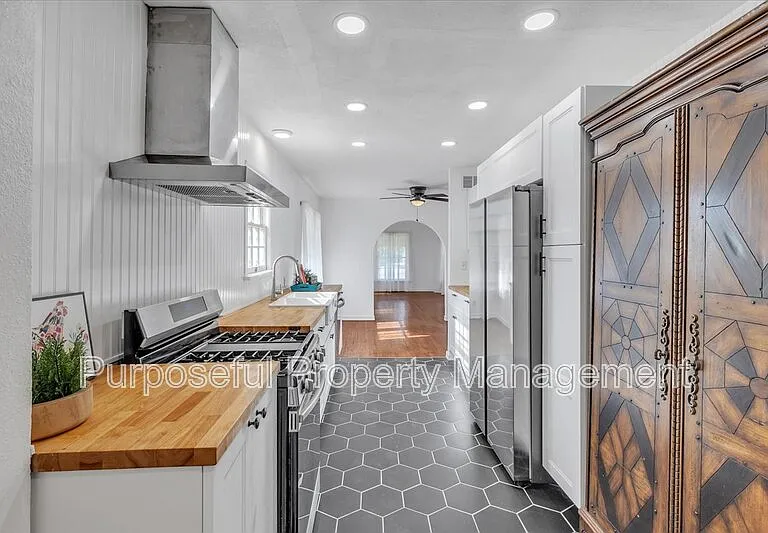 1832 NW 34th St — Photo 12