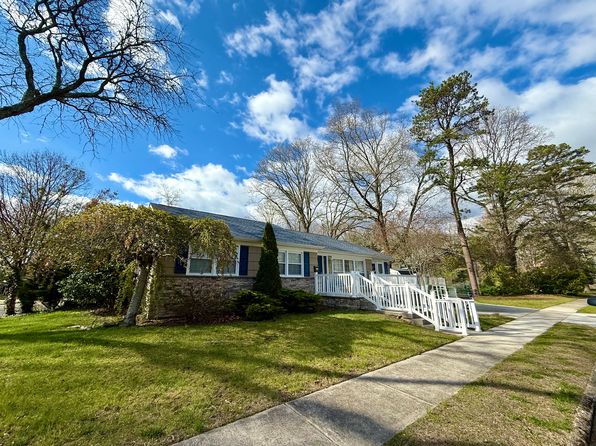 44 Village Dr