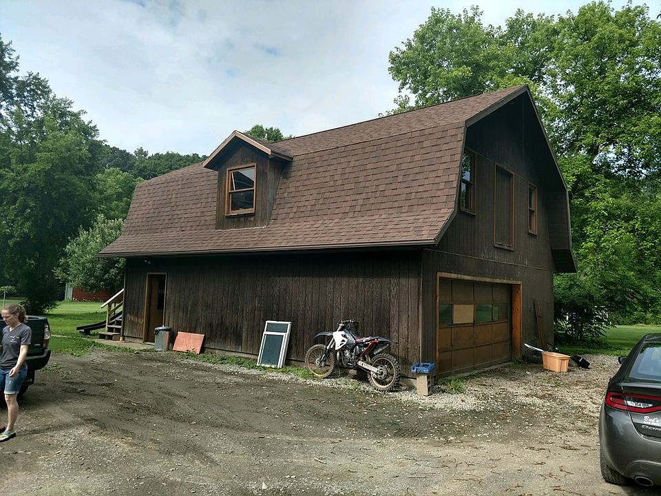 2nd image of 128 Maple St