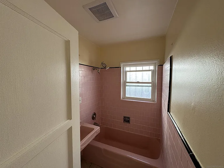 1618 Missouri St — Photo 9