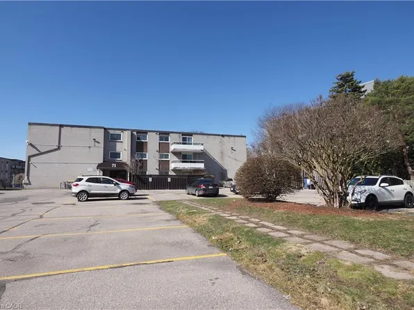 71 Vanier Dr #105, Kitchener, ON N2C 1J4