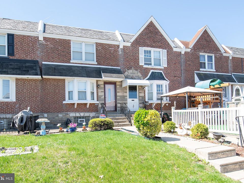 1st image of 2832 Devereaux Ave