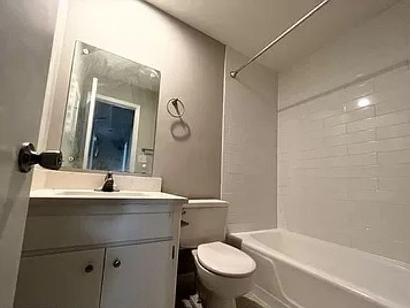 5th image of 4302 W 82nd Ter