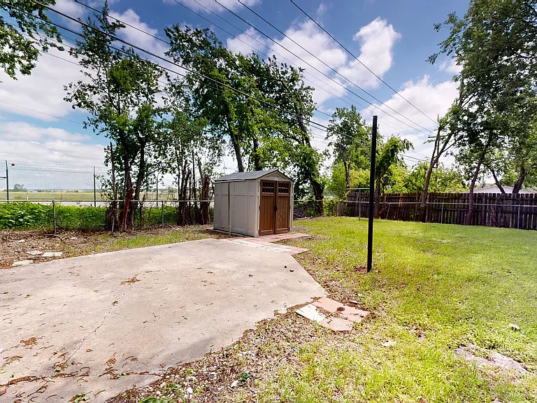 1901 White Ave — Photo 15