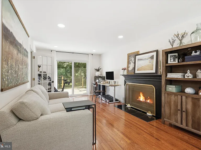 2412 Rosedown Dr — Photo 15