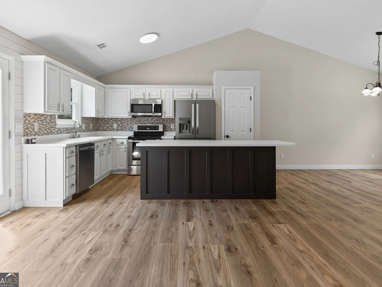 4 bed, 3.0 bath, 1624 sqft, $3,000 — Photo 3