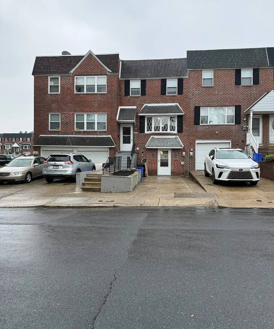 3 bed, 1.5 bath, 1404 sqft, $2,500 — Photo 1