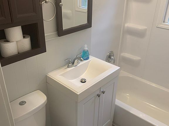 3rd image of 308 N Lake Park Ave