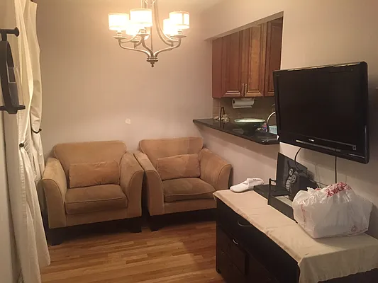 Rented by Premier Metro Realty Corp | media 32