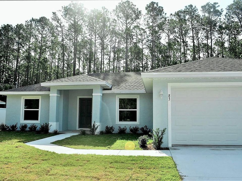Beautiful view of the front of home. Zoysia grass with new irriation system