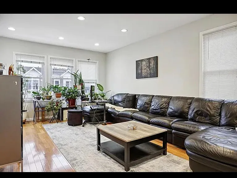 Banner Ave — Photo 2