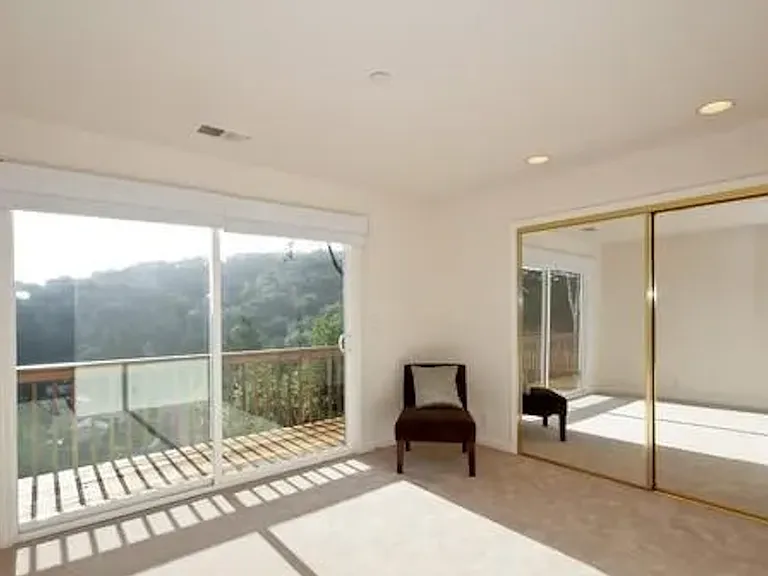 Second bedroom (different angle)