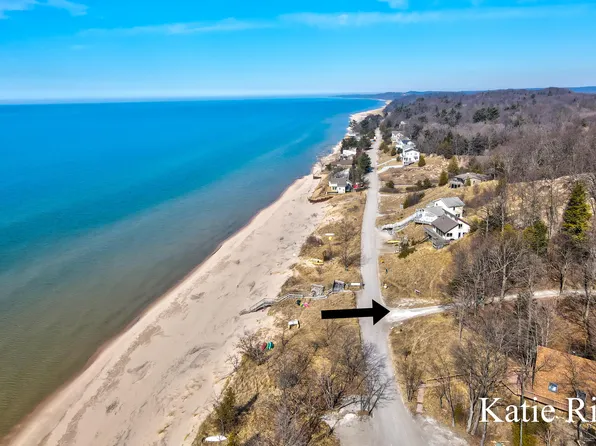 10304 Lost Valley Rd, Montague, MI 49437