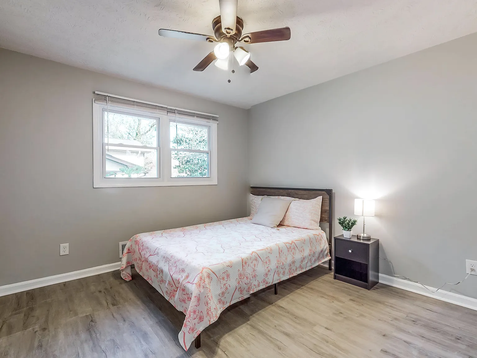 4 bed, 3.0 bath, 2016 sqft, $728 — Photo 2