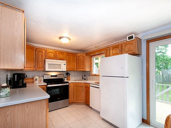 3rd image of 20 Cleverly St APT A4