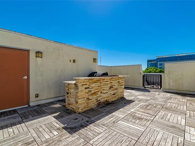 653 E Jackson St — Photo 33