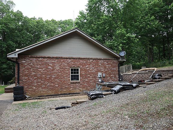 2nd image of 796 County Road 304